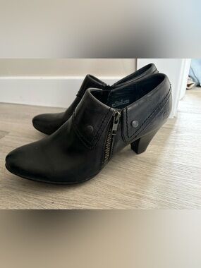 Born Black Leather Side-Zip Heeled Ankle Shoes